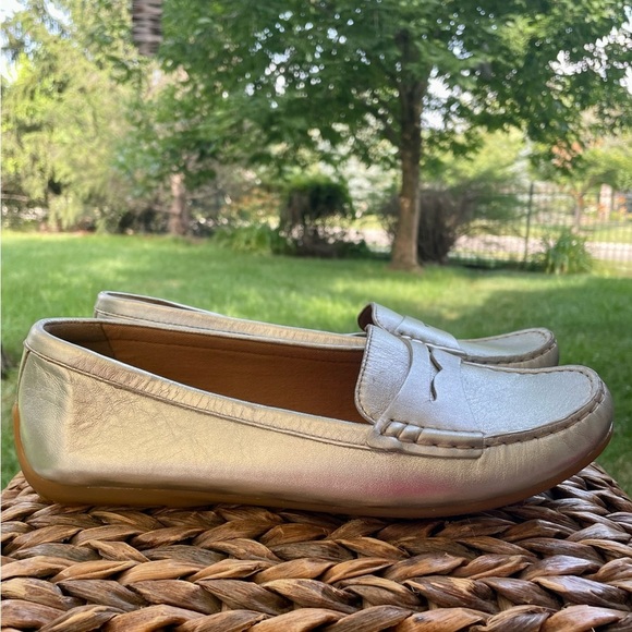 NEW Clarks Doraville Silver Leather Slip on Penny Loafer Driving Moccasin Shoes - Picture 3 of 10